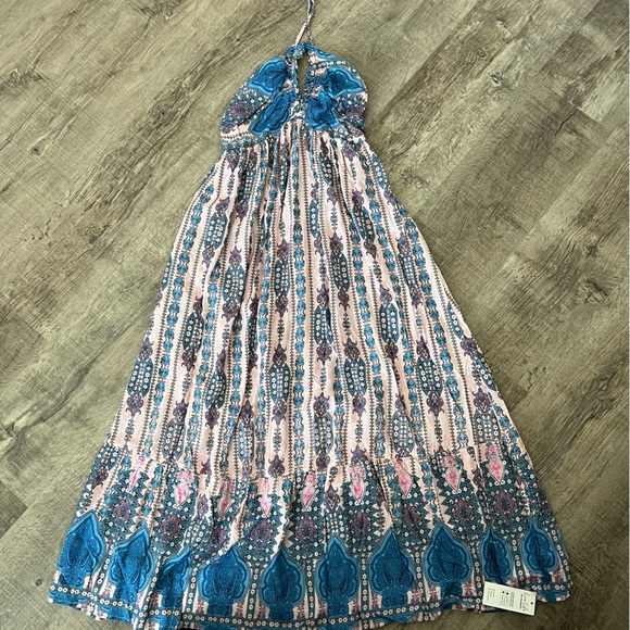 CUPSHE size small, never worn. Was hard to get a good pick. But it’s beautiful. - Picture 3 of 7